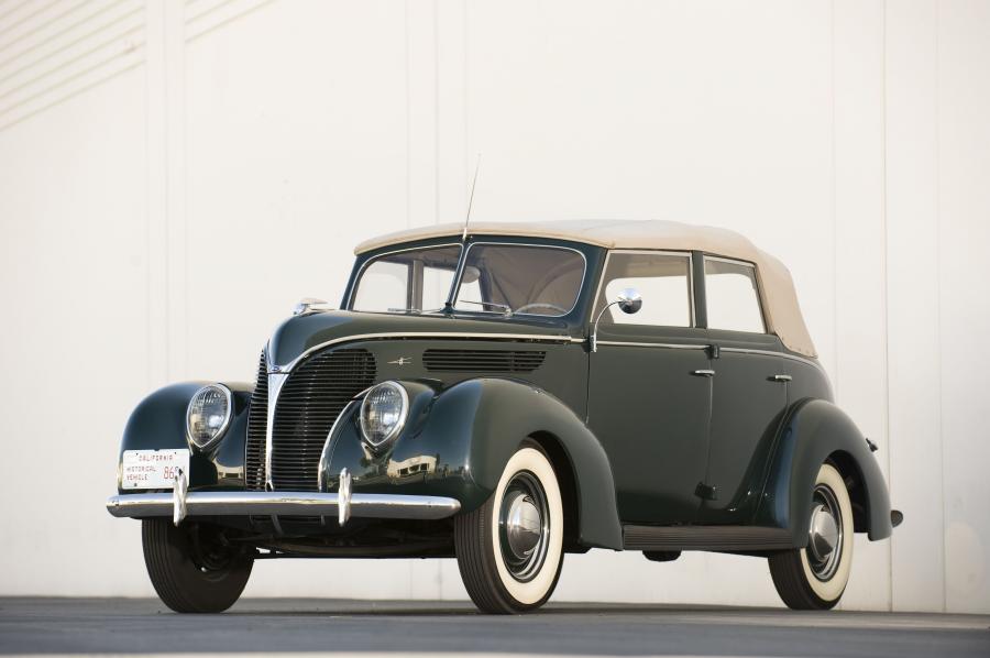  Ford DeLuxe Convertible Sedan 1938 года  (фото 1 из 7)